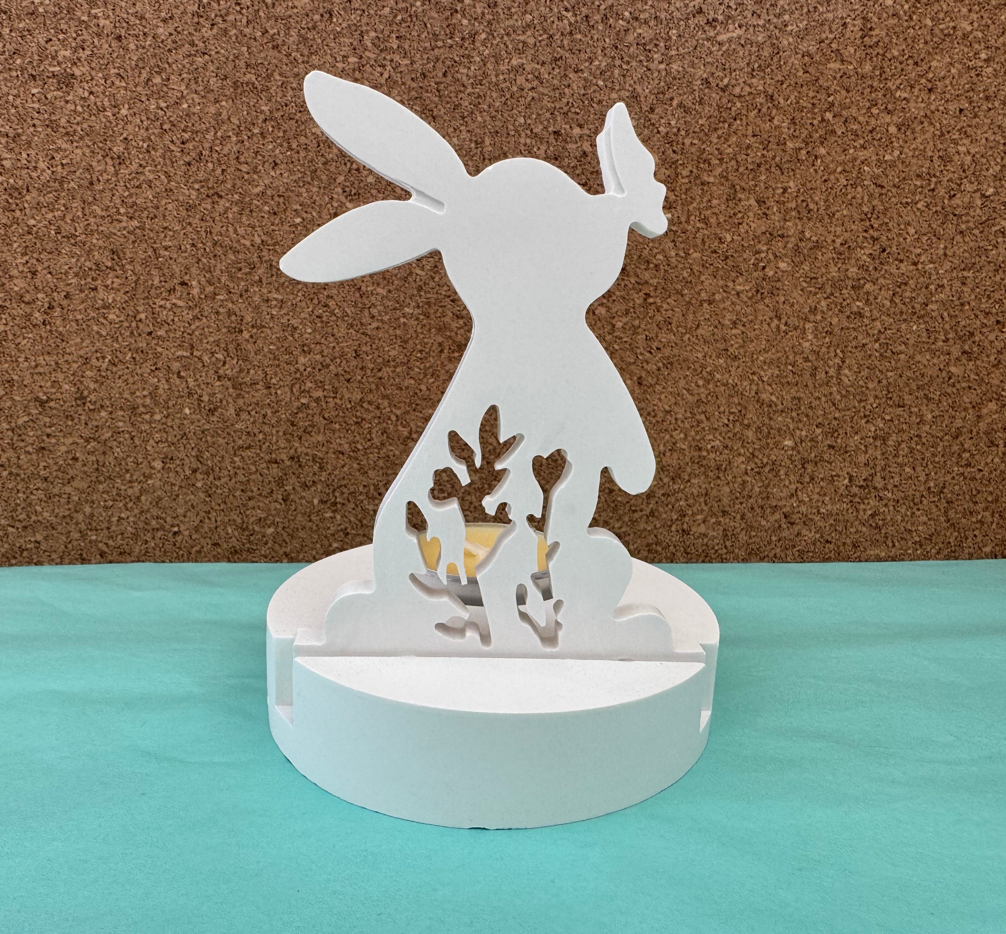 Osterhase mit Kerze